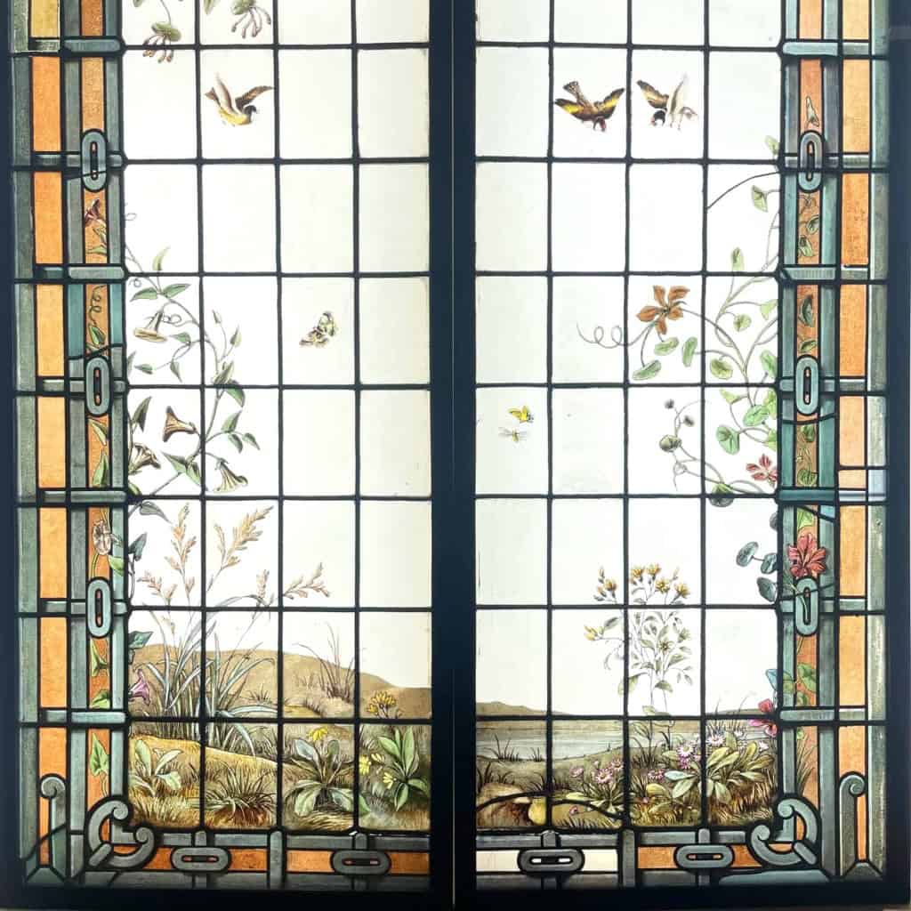 Paire de vitraux aux chèvrefeuilles | Biron Paire de vitraux aux chèvrefeuilles