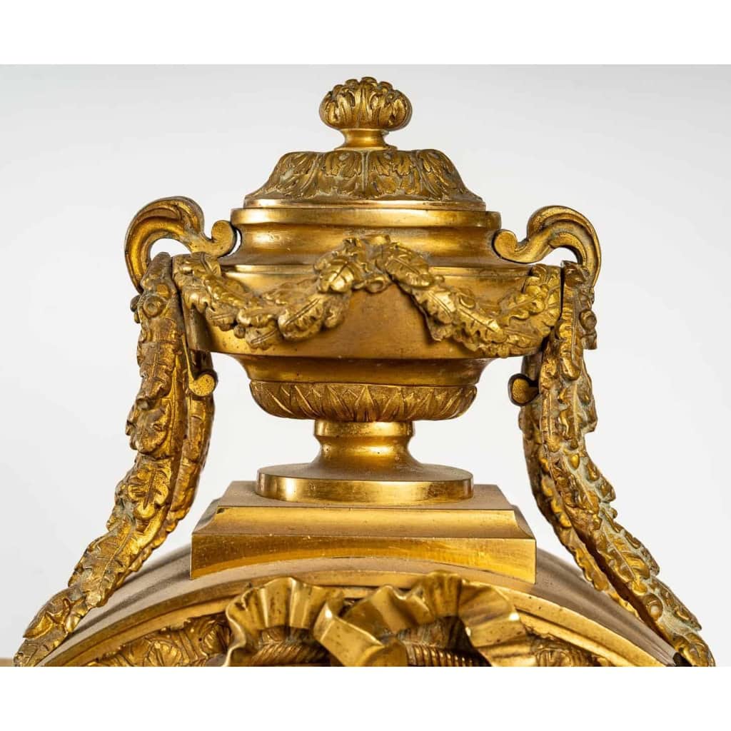 Pendule de style Louis XVI, XIXème siècle | Biron Pendule de style Louis XVI, XIXème siècle