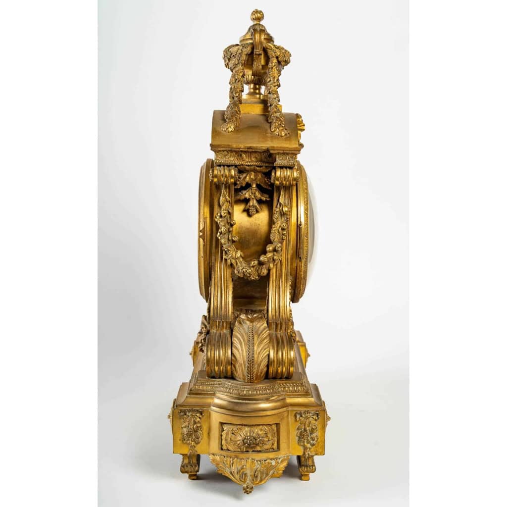 Pendule de style Louis XVI, XIXème siècle | Biron Pendule de style Louis XVI, XIXème siècle