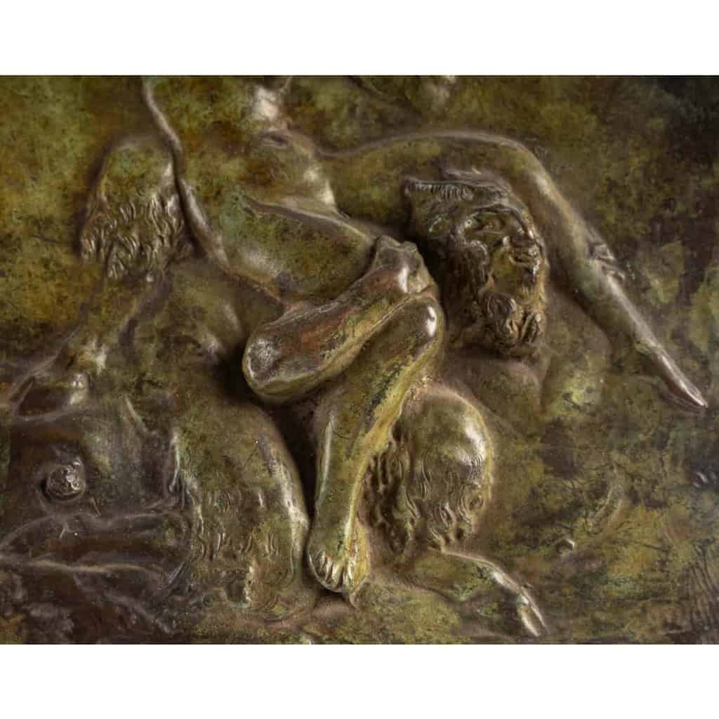 Belle plaque en bronze patiné représentant des faunes signés Clodion, XIXème siècle | Biron Belle plaque en bronze patiné représentant des faunes signés Clodion, XIXème siècle
