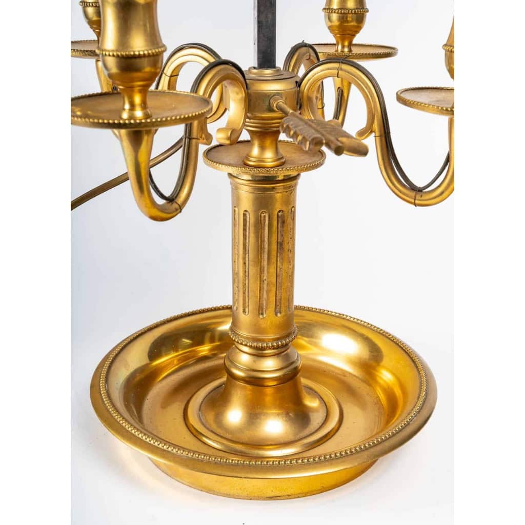 Grande Lampe Bouillotte en bronze doré Louis XVI. Circa 1920. | Biron Grande Lampe Bouillotte en bronze doré Louis XVI. Circa 1920.