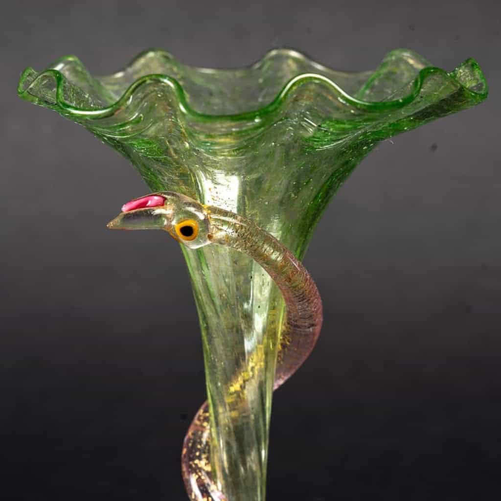 Vase tulipe vert au serpent rose de Salviati | Biron Vase tulipe vert au serpent rose de Salviati