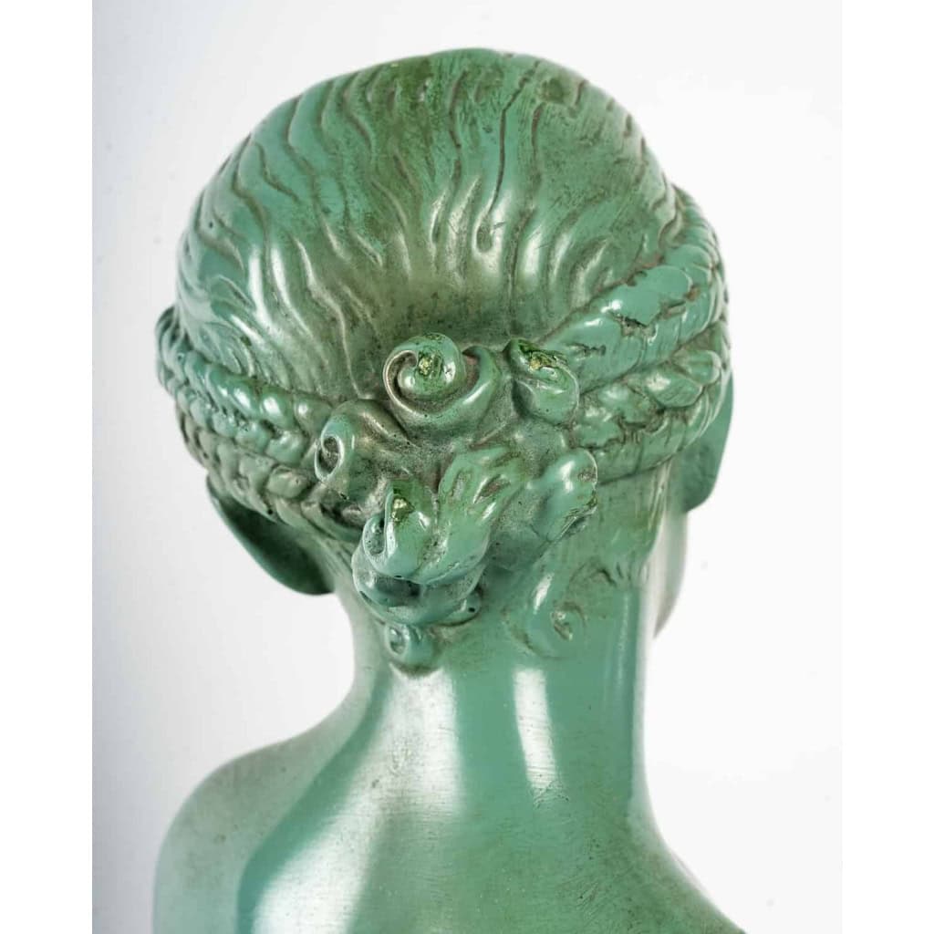 Sculpture en Plâtre Laqué, Buste de Jeune Fille. | Biron Sculpture en Plâtre Laqué, Buste de Jeune Fille.