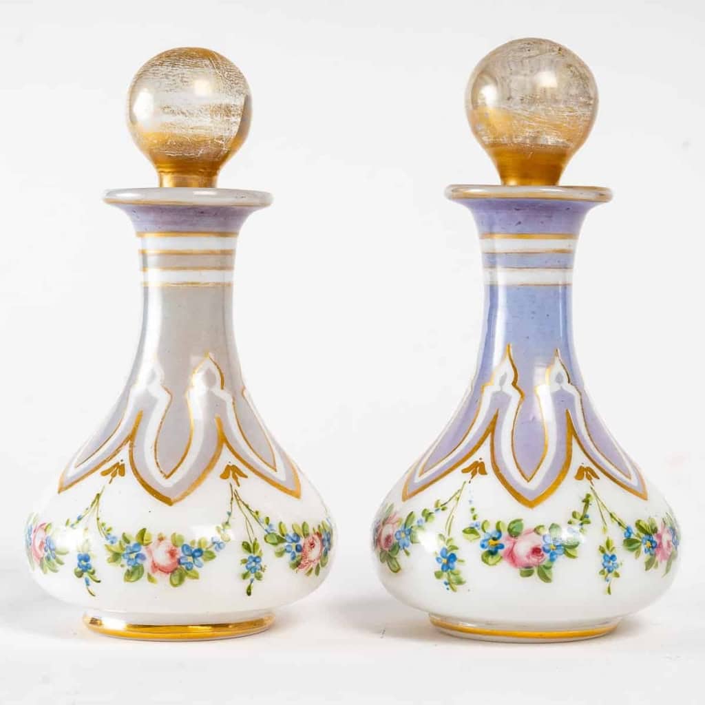 Paire de Flacons en Opaline Peinte et Dorée, Epoque Napoléon III | Biron ||||||
