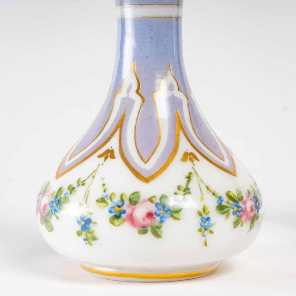 Paire de Flacons en Opaline Peinte et Dorée, Epoque Napoléon III | Biron Paire de Flacons en Opaline Peinte et Dorée, Epoque Napoléon III