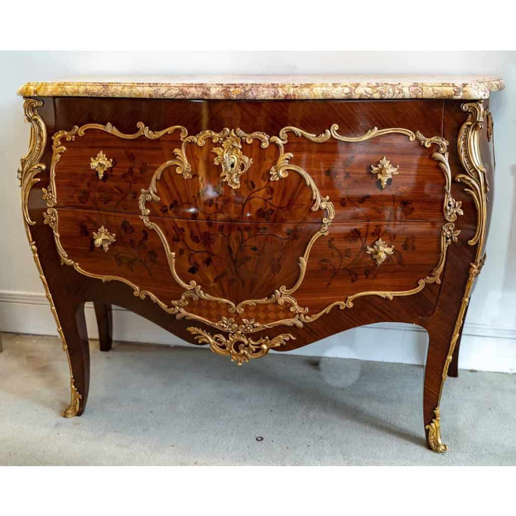 Chardonnay , Ebéniste- Commode De Style Régence Marquetée De Gerbes Fleuries.circa 1890. | Biron Chardonnay , Ebéniste- Commode De Style Régence Marquetée De Gerbes Fleuries.circa 1890.