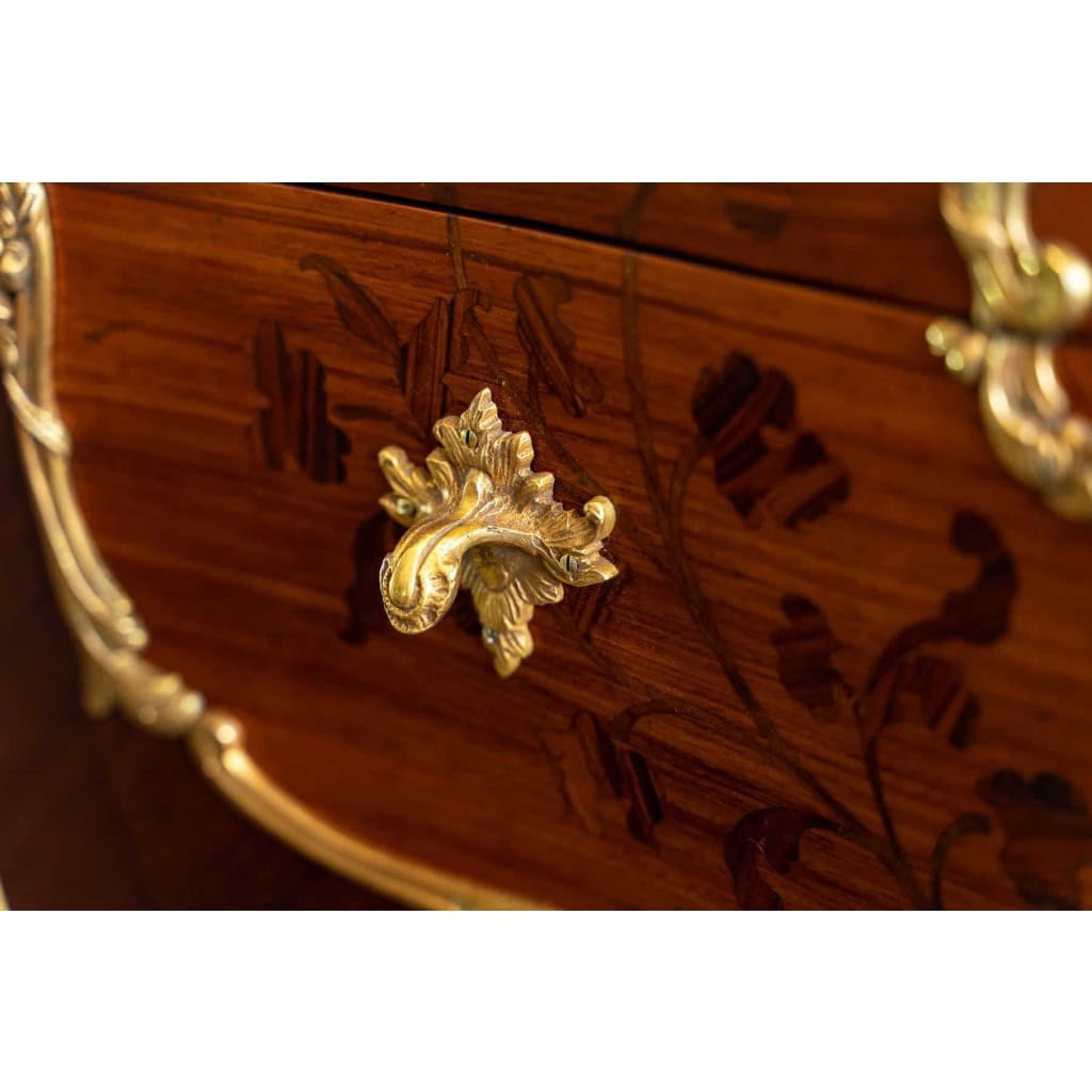 Chardonnay , Ebéniste- Commode De Style Régence Marquetée De Gerbes Fleuries.circa 1890. | Biron Chardonnay , Ebéniste- Commode De Style Régence Marquetée De Gerbes Fleuries.circa 1890.