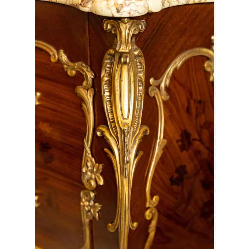 Chardonnay , Ebéniste- Commode De Style Régence Marquetée De Gerbes Fleuries.circa 1890. | Biron Chardonnay , Ebéniste- Commode De Style Régence Marquetée De Gerbes Fleuries.circa 1890.