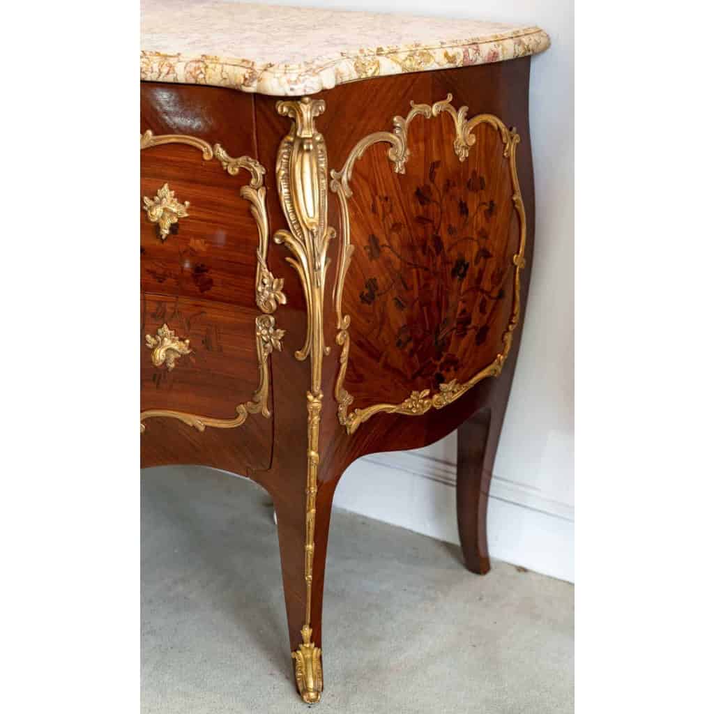 Chardonnay , Ebéniste- Commode De Style Régence Marquetée De Gerbes Fleuries.circa 1890. | Biron Chardonnay , Ebéniste- Commode De Style Régence Marquetée De Gerbes Fleuries.circa 1890.