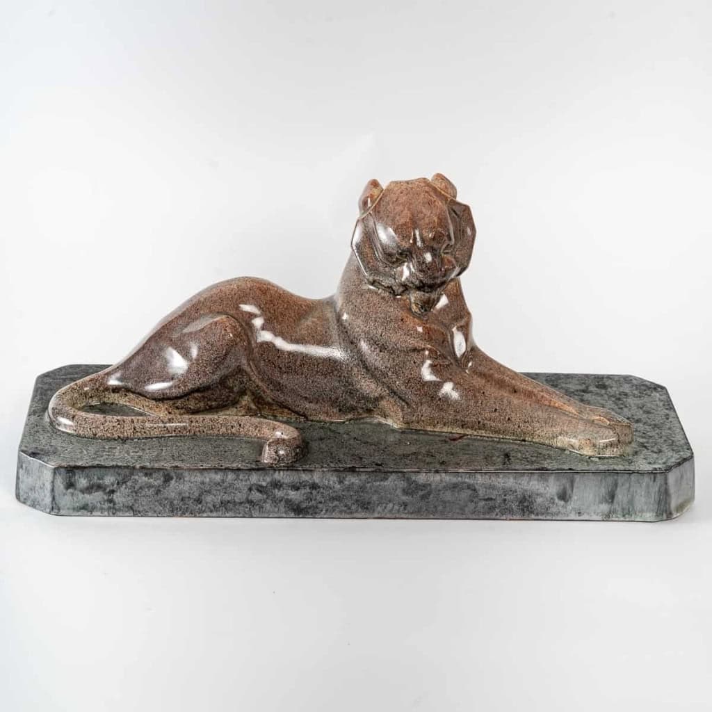 Sculpture « Lionne se léchant » par Marcel Guillard et Maurice Prost | Biron |||||||||||||