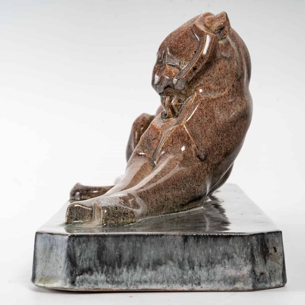 Sculpture « Lionne se léchant » par Marcel Guillard et Maurice Prost | Biron Sculpture "Lionne se léchant" par Marcel Guillard et Maurice Prost