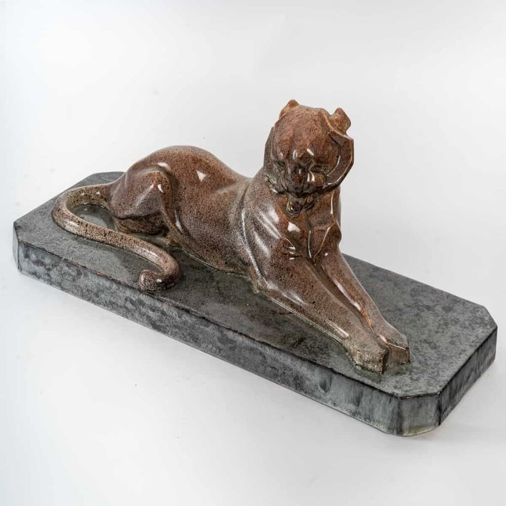 Sculpture « Lionne se léchant » par Marcel Guillard et Maurice Prost | Biron Sculpture "Lionne se léchant" par Marcel Guillard et Maurice Prost
