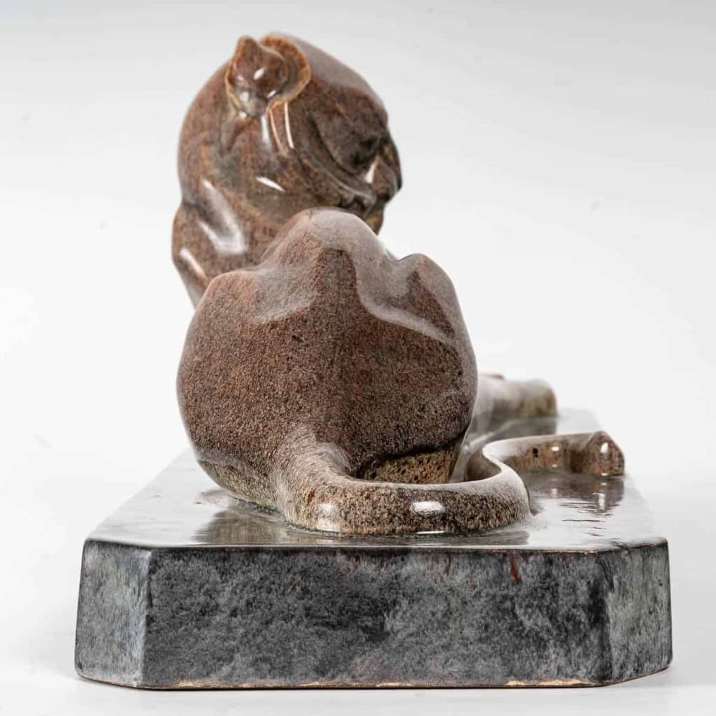 Sculpture « Lionne se léchant » par Marcel Guillard et Maurice Prost | Biron Sculpture "Lionne se léchant" par Marcel Guillard et Maurice Prost