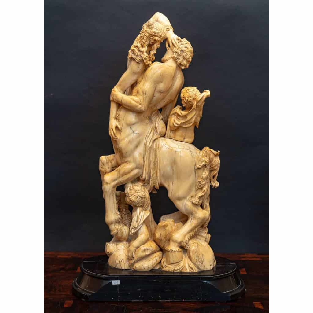 L’enlèvement de Déjanire par Nessus en ivoire, XIXème siècle | Biron L'enlèvement de Déjanire par Nessus en ivoire, XIXème siècle