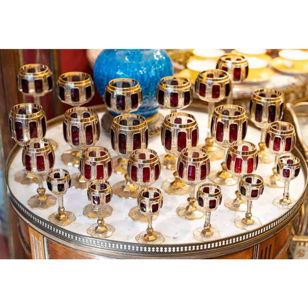 Ensemble de 24 verres rouge et or, XIXème siècle 2