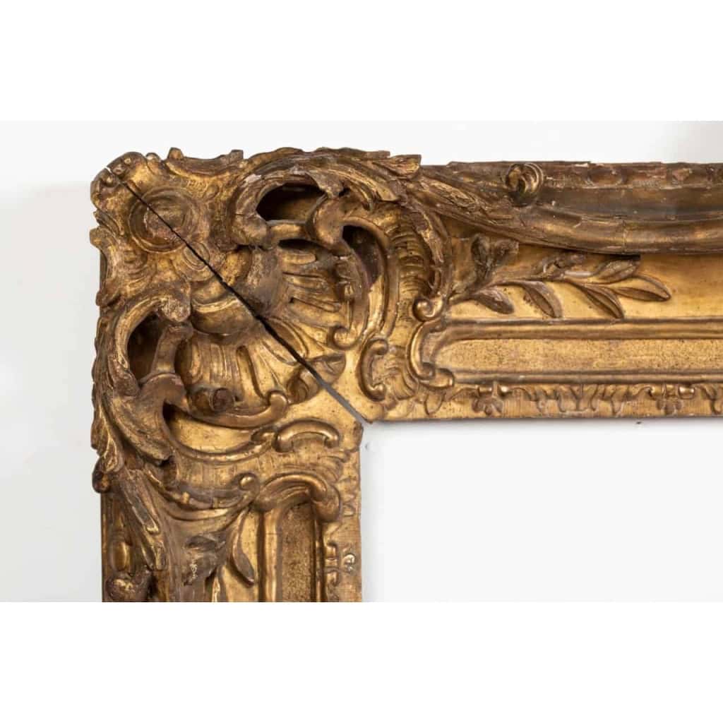 Cadre En Bois Doré Sculpté d’époque Louis XV | Biron Cadre En Bois Doré Sculpté d'époque Louis XV