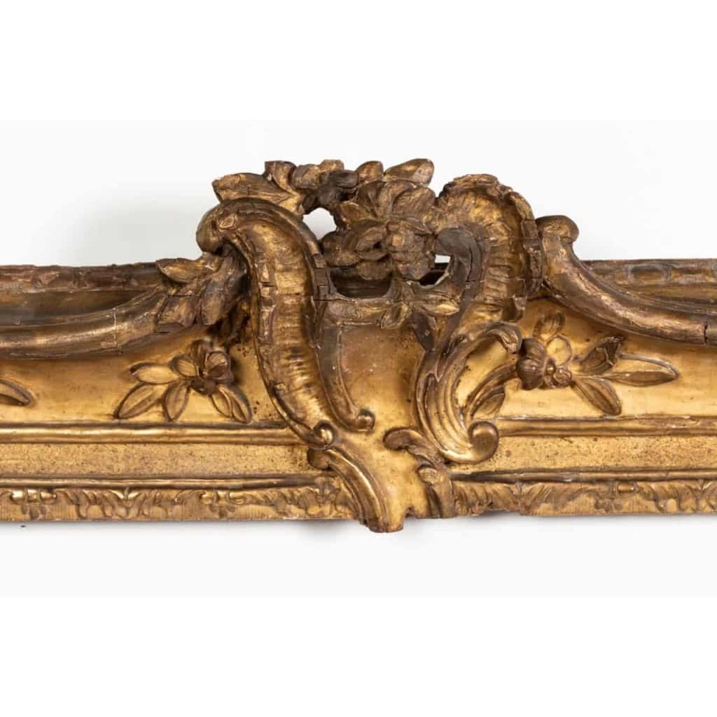 Cadre En Bois Doré Sculpté d’époque Louis XV | Biron Cadre En Bois Doré Sculpté d'époque Louis XV