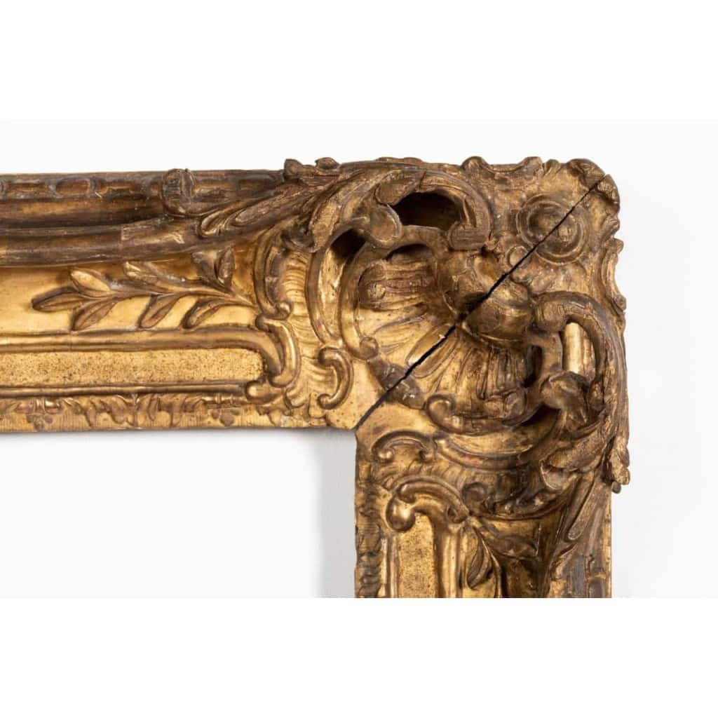 Cadre En Bois Doré Sculpté d’époque Louis XV | Biron Cadre En Bois Doré Sculpté d'époque Louis XV