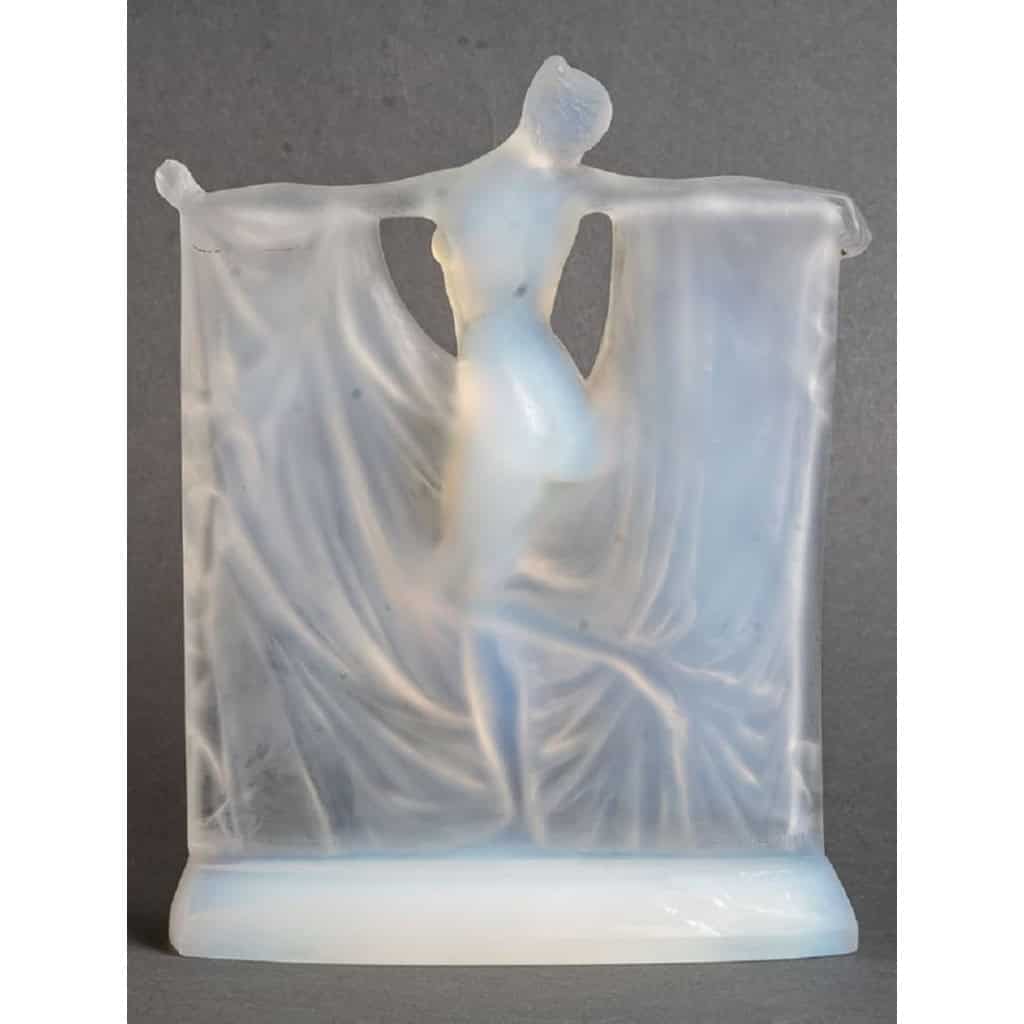 René Lalique (1860-1945): « Suzanne » statuette en verre opalescent | Biron René Lalique (1860-1945): "Suzanne" statuette en verre opalescent