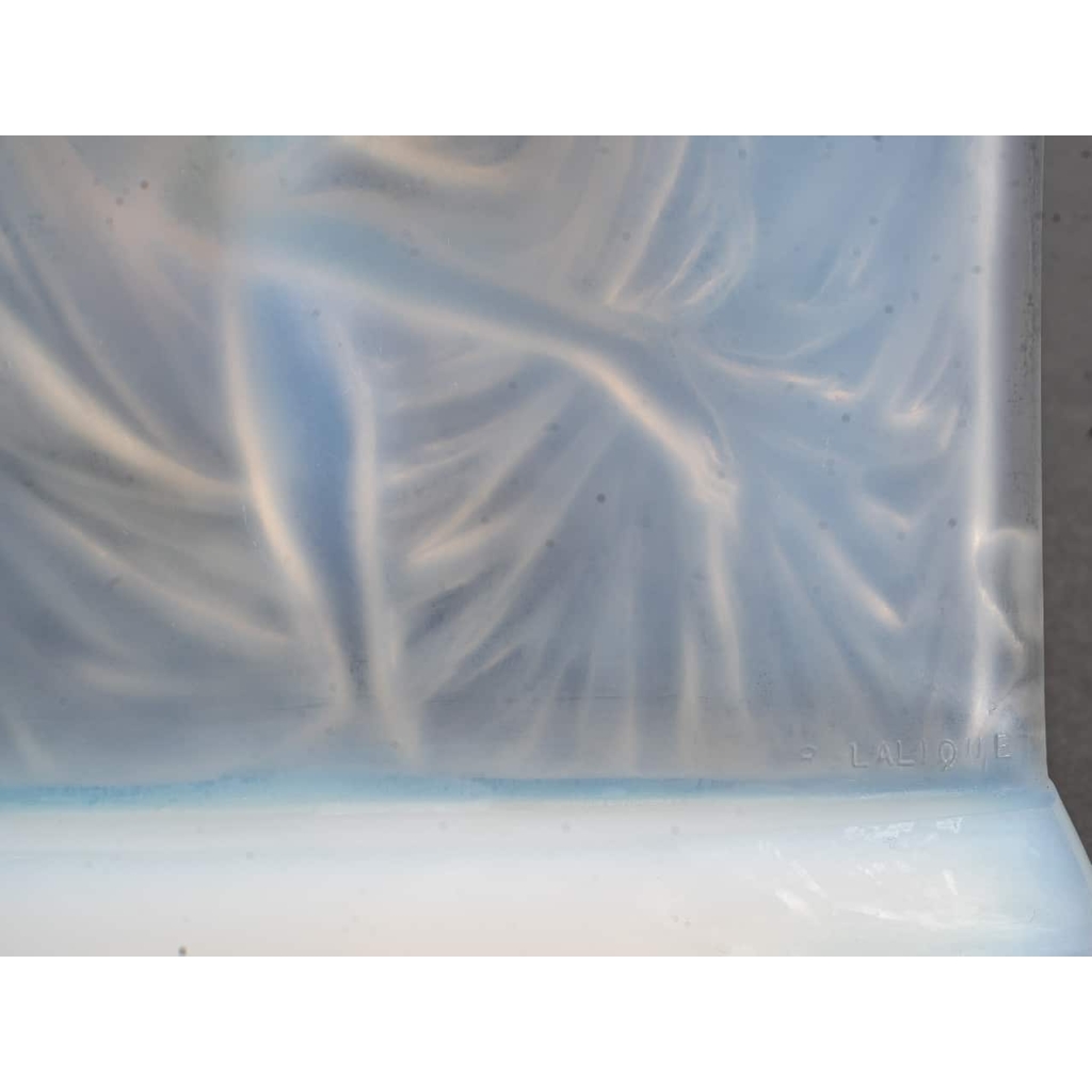 René Lalique (1860-1945): « Suzanne » statuette en verre opalescent | Biron René Lalique (1860-1945): "Suzanne" statuette en verre opalescent