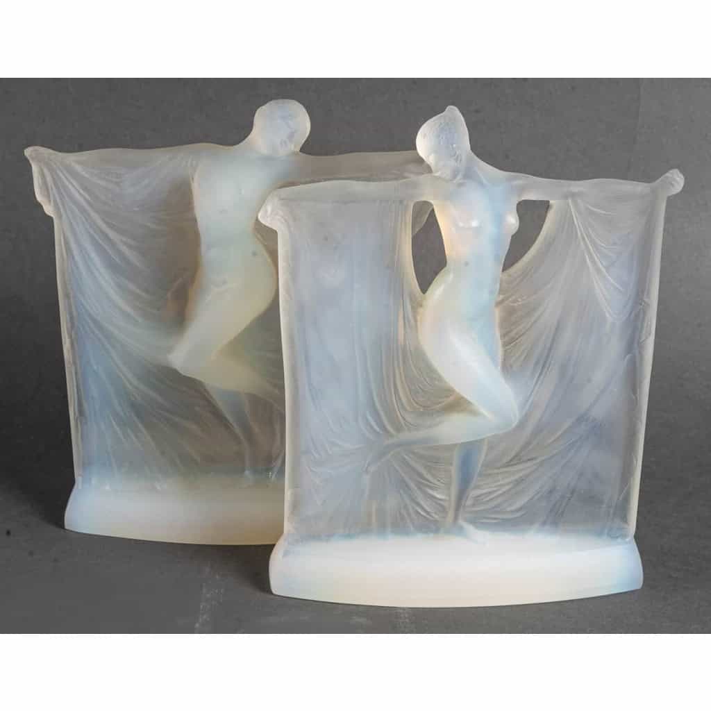 René Lalique (1860-1945): « Suzanne » statuette en verre opalescent | Biron René Lalique (1860-1945): "Suzanne" statuette en verre opalescent