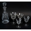 Service de Verres en cristal avec une carafe, Maison Baccarat, modèle Piccadilly, 44 verres, XXème siècle, parfait état. | Biron Service de Verres en cristal avec une carafe, Maison Baccarat, modèle Piccadilly, 44 verres, XXème siècle, parfait état.