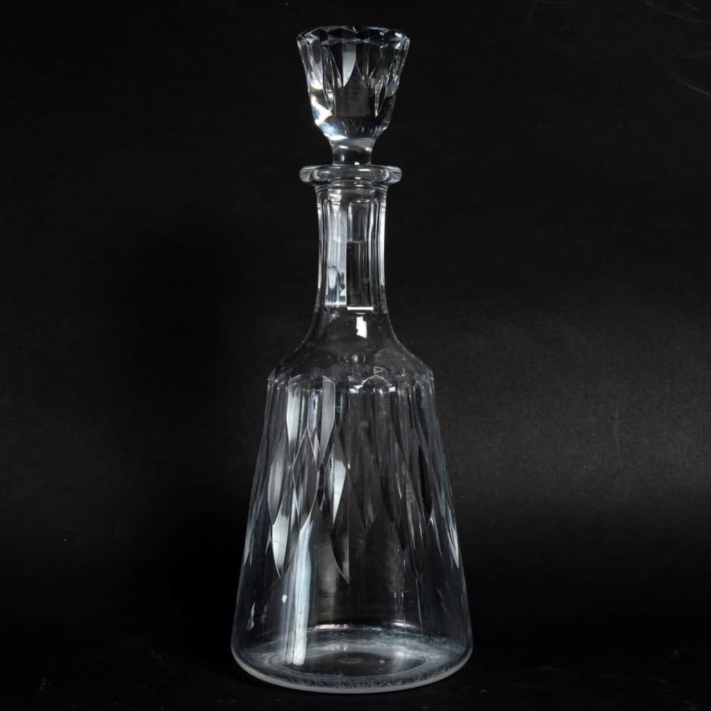 Service de Verres en cristal avec une carafe, Maison Baccarat, modèle Piccadilly, 44 verres, XXème siècle, parfait état. | Biron Service de Verres en cristal avec une carafe, Maison Baccarat, modèle Piccadilly, 44 verres, XXème siècle, parfait état.