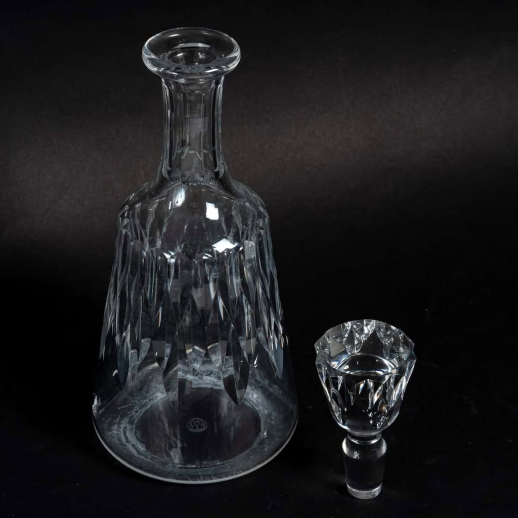 Service de Verres en cristal avec une carafe, Maison Baccarat, modèle Piccadilly, 44 verres, XXème siècle, parfait état. | Biron Service de Verres en cristal avec une carafe, Maison Baccarat, modèle Piccadilly, 44 verres, XXème siècle, parfait état.