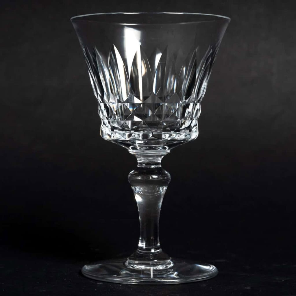 Service de Verres en cristal avec une carafe, Maison Baccarat, modèle Piccadilly, 44 verres, XXème siècle, parfait état. | Biron Service de Verres en cristal avec une carafe, Maison Baccarat, modèle Piccadilly, 44 verres, XXème siècle, parfait état.