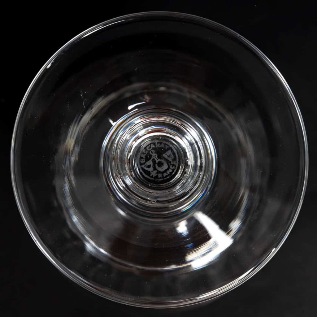 Service de Verres en cristal avec une carafe, Maison Baccarat, modèle Piccadilly, 44 verres, XXème siècle, parfait état. | Biron Service de Verres en cristal avec une carafe, Maison Baccarat, modèle Piccadilly, 44 verres, XXème siècle, parfait état.