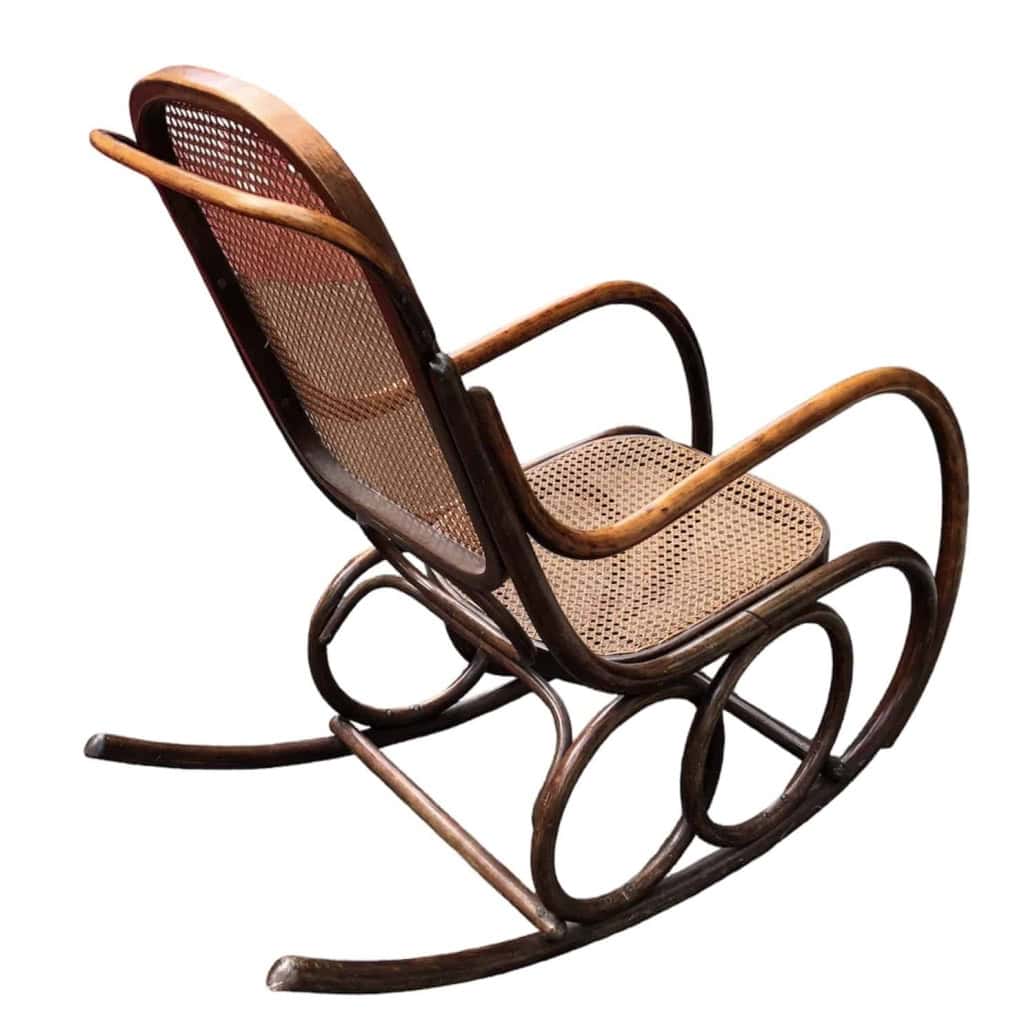 ROCKING CHAIR estampillé Thonet en hêtre courbé 1900. | Biron ROCKING CHAIR estampillé Thonet en hêtre courbé 1900.