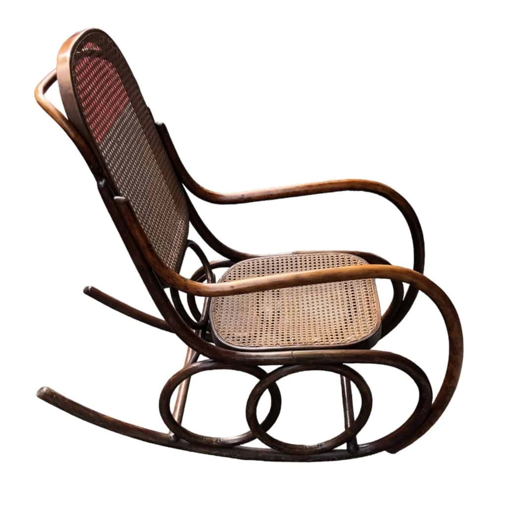 ROCKING CHAIR estampillé Thonet en hêtre courbé 1900. | Biron ROCKING CHAIR estampillé Thonet en hêtre courbé 1900.