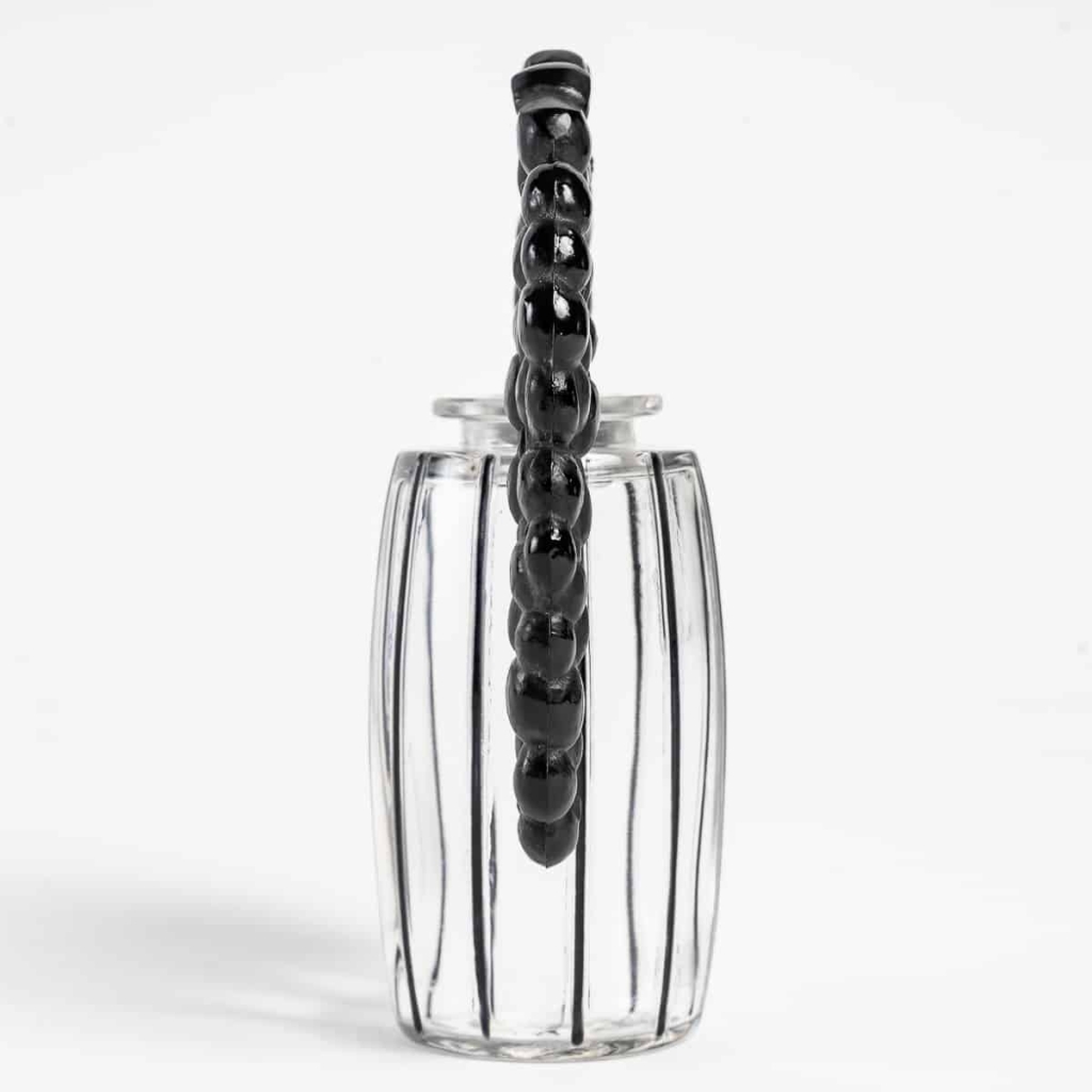 Flacon Tiare « Bouchon Cassis » verre blanc émaillé noir et verre noir de René LALIQUE | Biron Flacon Tiare "Bouchon Cassis" verre blanc émaillé noir et verre noir de René LALIQUE