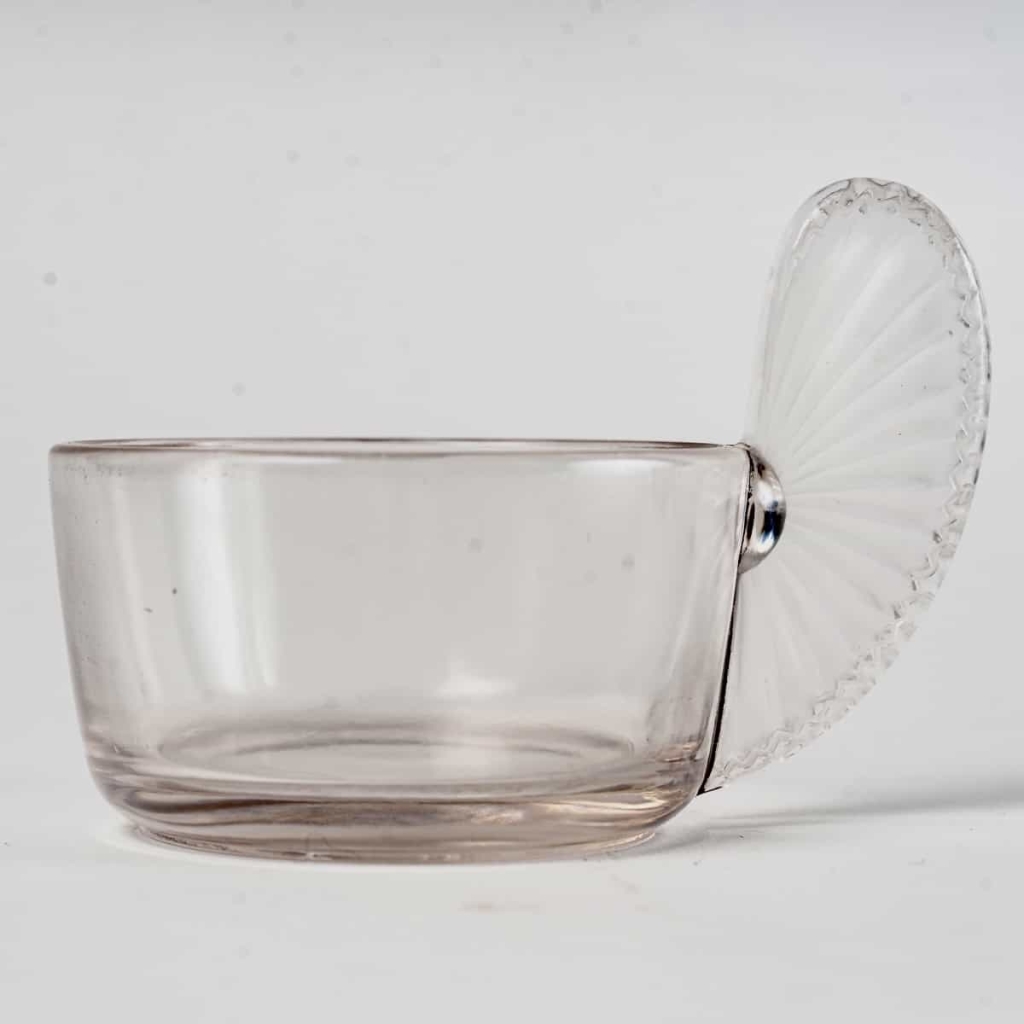 Service de 7 Tasses « Eventail » en verre blanc de René LALIQUE | Biron Service de 7 Tasses "Eventail" en verre blanc de René LALIQUE