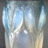 Vase « Ceylan » verre opalescent patiné bleu de René LALIQUE | Biron Vase "Ceylan" verre opalescent patiné bleu de René LALIQUE