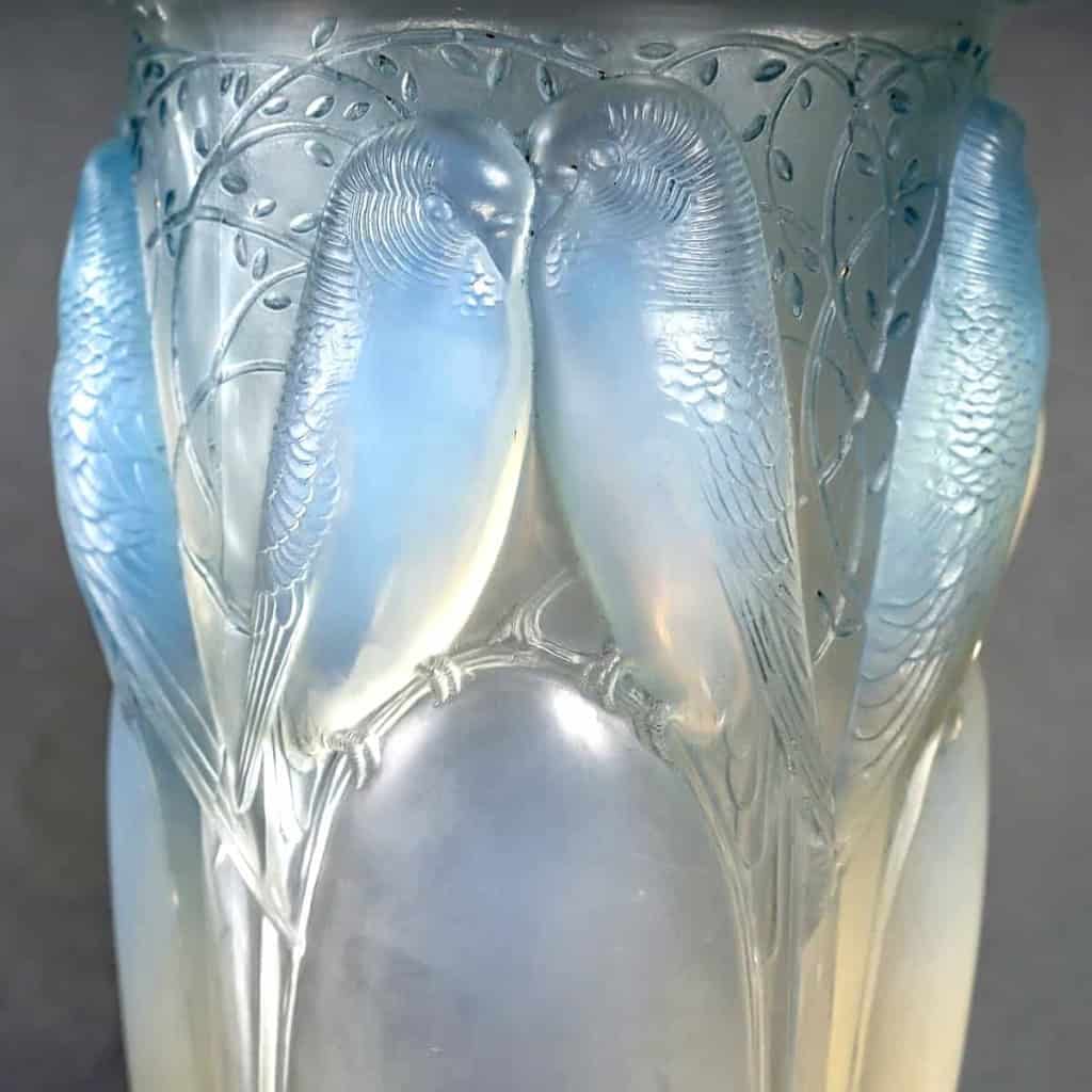 Vase « Ceylan » verre opalescent patiné bleu de René LALIQUE | Biron Vase "Ceylan" verre opalescent patiné bleu de René LALIQUE