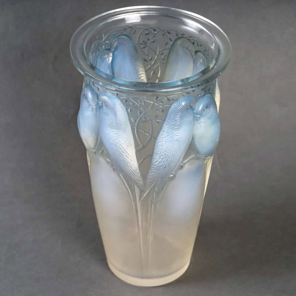 Vase « Ceylan » verre opalescent patiné bleu de René LALIQUE | Biron Vase "Ceylan" verre opalescent patiné bleu de René LALIQUE