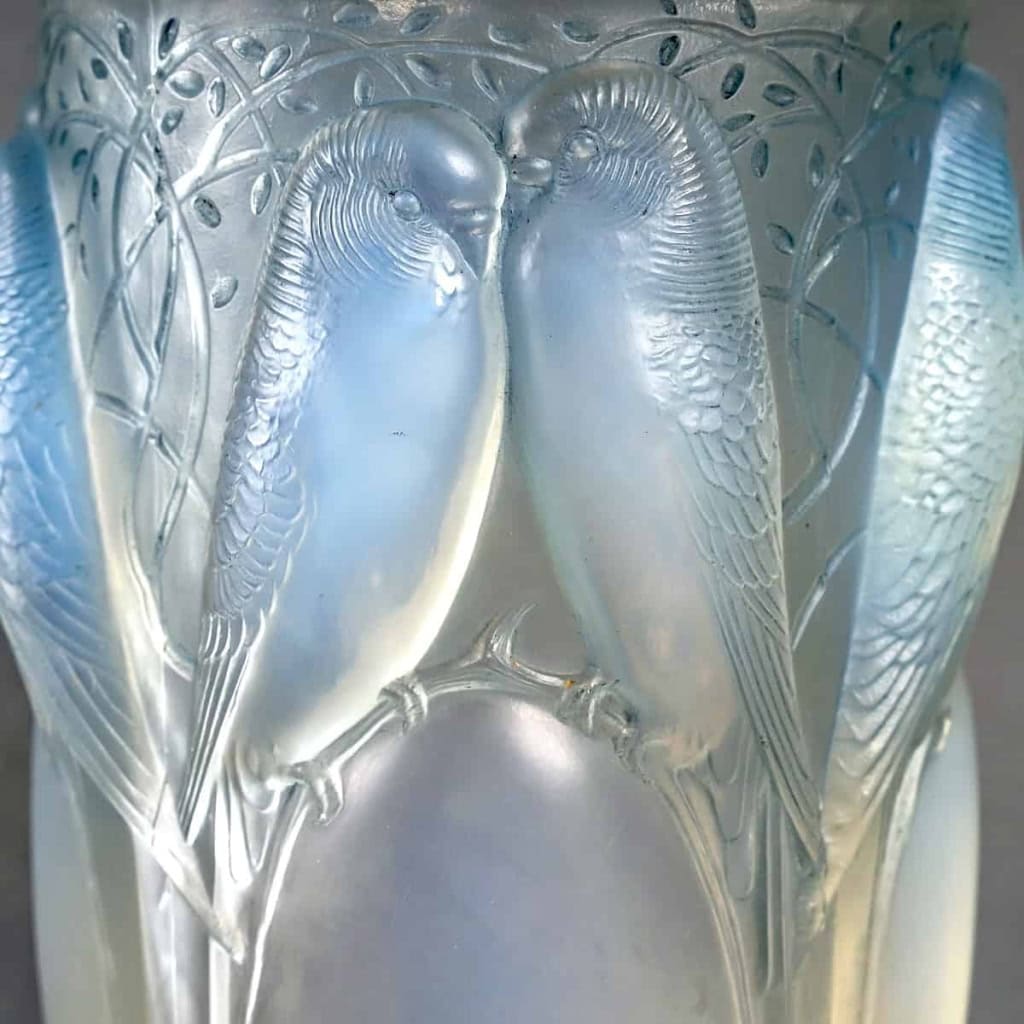 Vase « Ceylan » verre opalescent patiné bleu de René LALIQUE | Biron Vase "Ceylan" verre opalescent patiné bleu de René LALIQUE