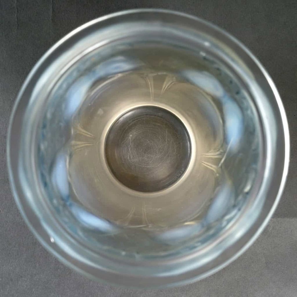 Vase « Ceylan » verre opalescent patiné bleu de René LALIQUE | Biron Vase "Ceylan" verre opalescent patiné bleu de René LALIQUE