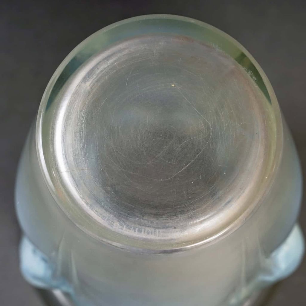 Vase « Ceylan » verre opalescent patiné bleu de René LALIQUE | Biron Vase "Ceylan" verre opalescent patiné bleu de René LALIQUE