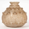 Vase « Fougères » verre blanc patiné sépia de René LALIQUE | Biron Vase "Fougères" verre blanc patiné sépia de René LALIQUE