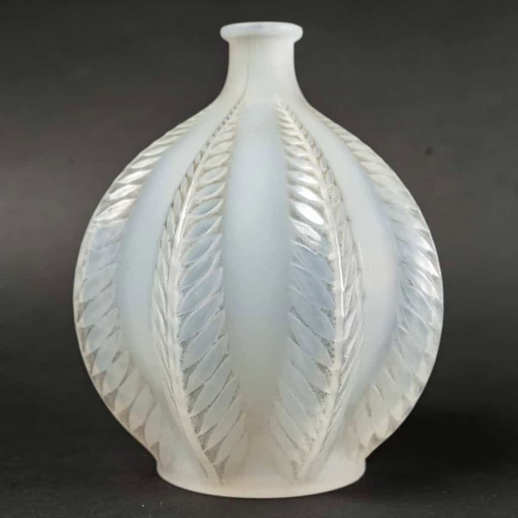 Vase « Malines » verre opalescent patiné gris de René LALIQUE | Biron |||||