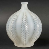 Vase « Malines » verre opalescent patiné gris de René LALIQUE | Biron Vase "Malines" verre opalescent patiné gris de René LALIQUE