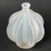 Vase « Malines » verre opalescent patiné gris de René LALIQUE | Biron Vase "Malines" verre opalescent patiné gris de René LALIQUE