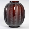 Vase « Biskra » verre ambre foncé patiné blanc de René LALIQUE | Biron Vase "Biskra" verre ambre foncé patiné blanc de René LALIQUE