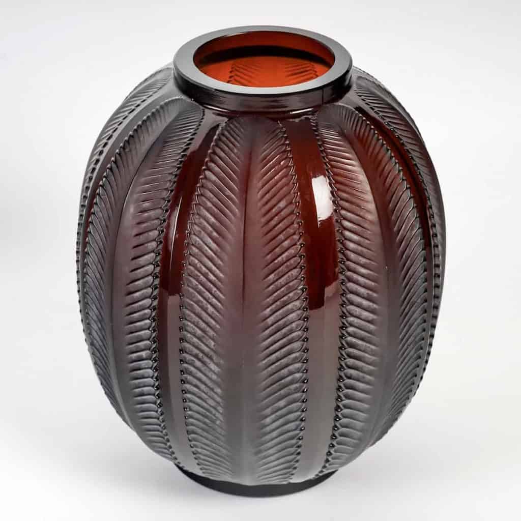 Vase « Biskra » verre ambre foncé patiné blanc de René LALIQUE | Biron Vase "Biskra" verre ambre foncé patiné blanc de René LALIQUE
