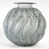 Vase « Marisa » verre blanc patiné bleu de René LALIQUE | Biron Vase "Marisa" verre blanc patiné bleu de René LALIQUE