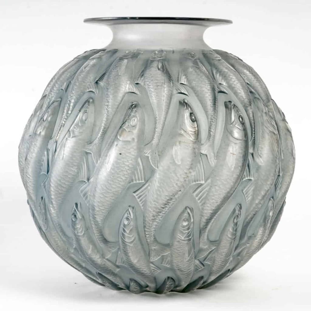 Vase « Marisa » verre blanc patiné bleu de René LALIQUE | Biron Vase "Marisa" verre blanc patiné bleu de René LALIQUE