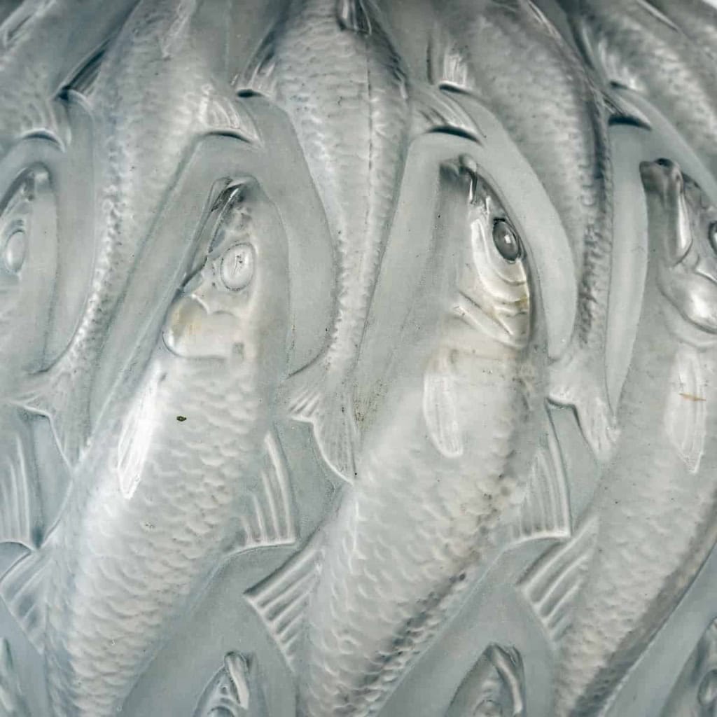 Vase « Marisa » verre blanc patiné bleu de René LALIQUE | Biron Vase "Marisa" verre blanc patiné bleu de René LALIQUE