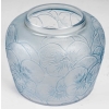 Vase « Pensées » verre bleu ciel patiné bleu de René LALIQUE | Biron Vase "Pensées" verre bleu ciel patiné bleu de René LALIQUE